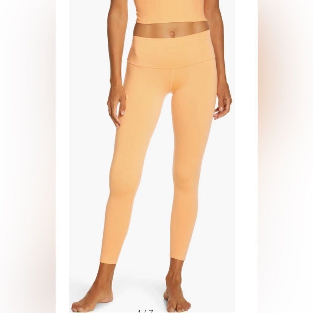 Alo women’s Airbrush High rise 7/8 leggings. Size small